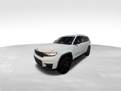 Certified 2023 Jeep Grand Cherokee L Altitude AWD/4WD image 3