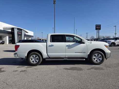 Used 2019 Nissan Titan SV w/ SV Convenience Package image 9