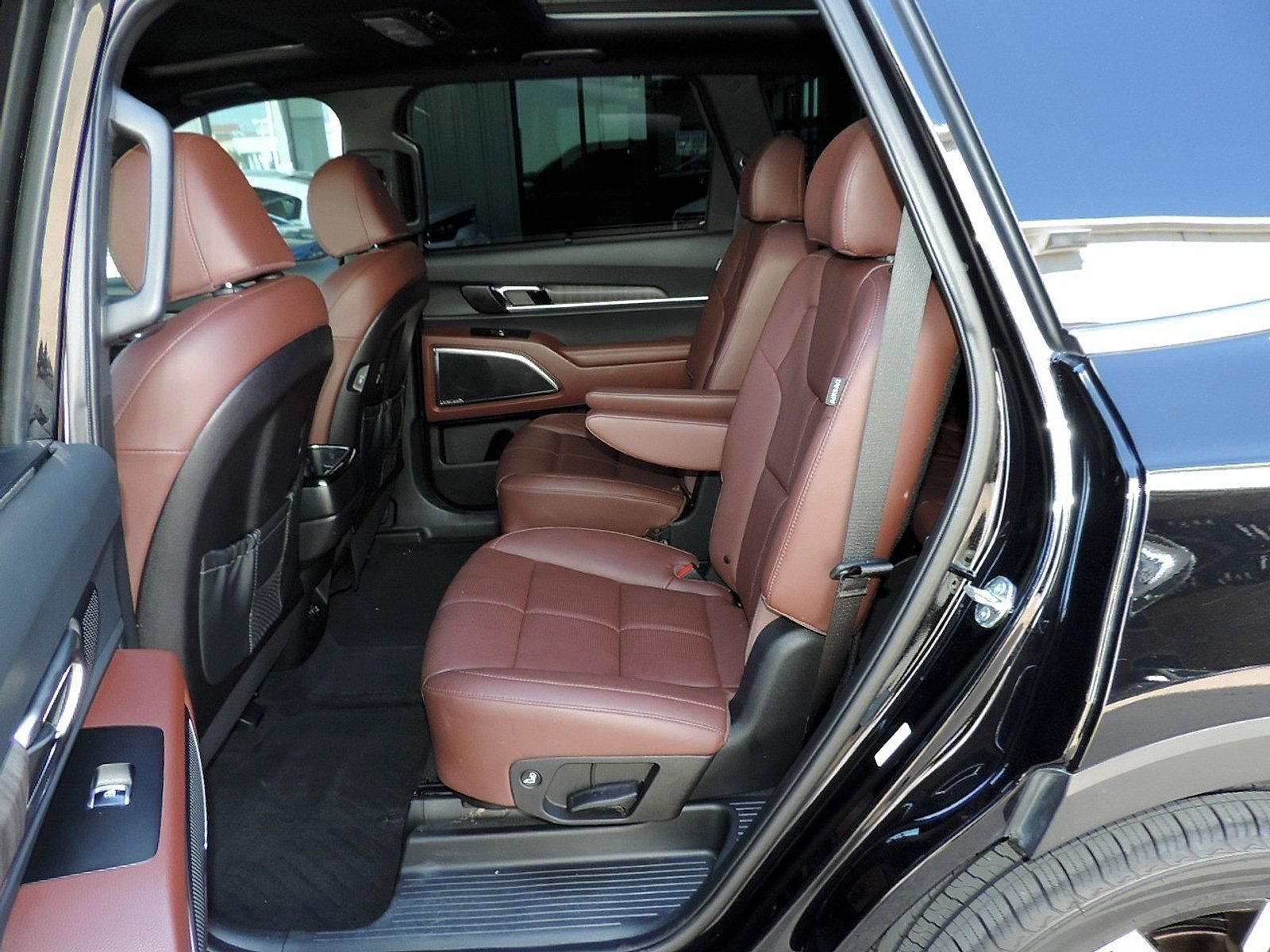 Used 2024 Kia Telluride SX w/ Towing Package FWD image 15