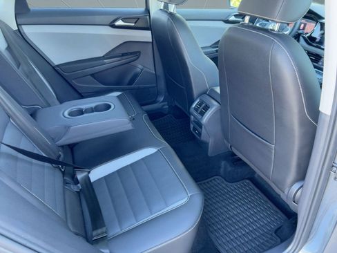 Used 2022 Volkswagen Taos SEL image 30