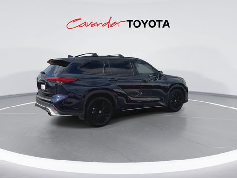 Used 2023 Toyota Highlander XSE FWD image 8