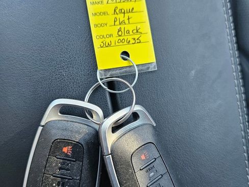 Certified 2025 Nissan Rogue Platinum image 32