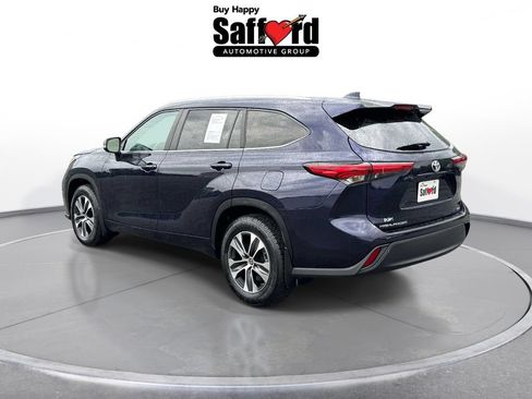 Used 2023 Toyota Highlander XLE FWD image 6