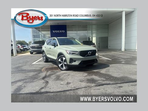 Used 2023 Volvo XC40 B5 Plus w/ Climate Package AWD/4WD image 1