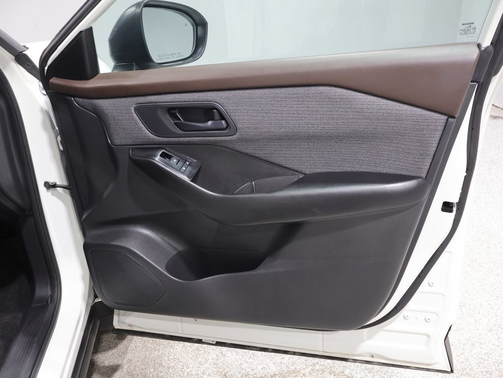 Used 2023 Nissan Rogue S AWD/4WD image 28