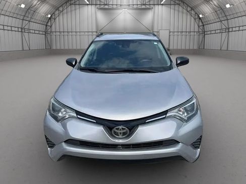 Used 2018 Toyota RAV4 LE FWD image 3