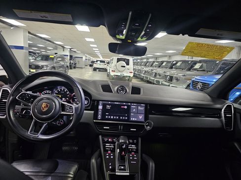 Used 2019 Porsche Cayenne E-Hybrid image 9