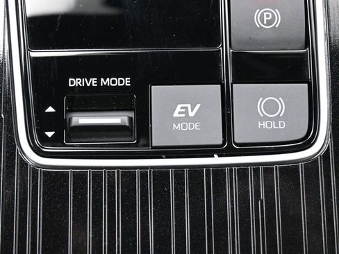 Used 2025 Toyota Sienna XSE image 26