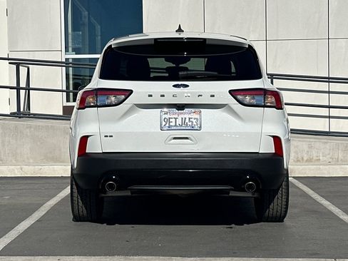 Used 2022 Ford Escape SE w/ SE Sport Appearance Package image 4