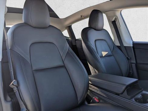 Used 2023 Tesla Model Y Long Range image 23