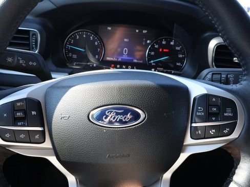 Used 2023 Ford Explorer XLT w/ Equipment Group 202A AWD/4WD image 16