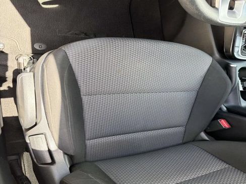 Used 2025 Kia Soul LX w/ LX Technology Package FWD image 9