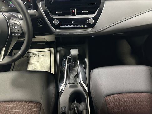 Used 2025 Toyota Corolla SE image 38