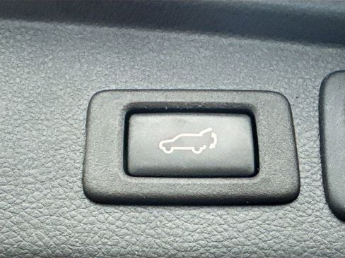 Used 2017 Subaru Forester 2.5i Premium image 34