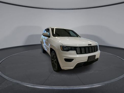 Used 2019 Jeep Grand Cherokee Altitude AWD/4WD image 3