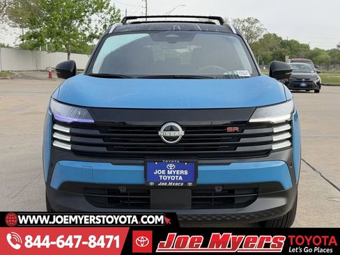 Used 2025 Nissan Kicks SR w/ Illumination Package image 3