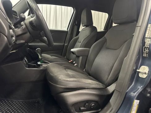 Used 2022 Jeep Renegade Altitude w/ Convenience Group AWD/4WD image 24