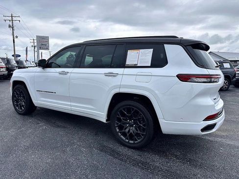 Used 2023 Jeep Grand Cherokee L Summit w/ High Altitude Package AWD/4WD image 11