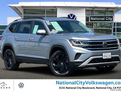 Used 2023 Volkswagen Atlas SE w/ Black Wheel Package