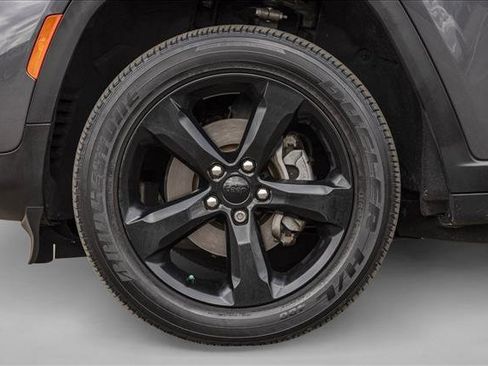 Used 2023 Jeep Grand Cherokee Altitude image 9