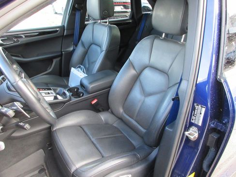 Used 2022 Porsche Macan image 20