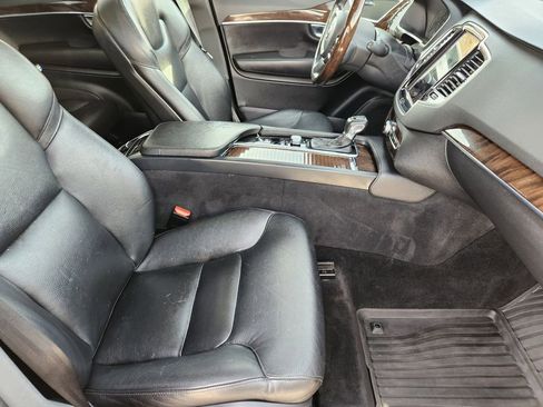 Used 2016 Volvo XC90 T6 Momentum image 13