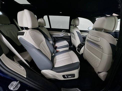 Used 2025 BMW X7 M60i w/ Climate Comfort Package image 29