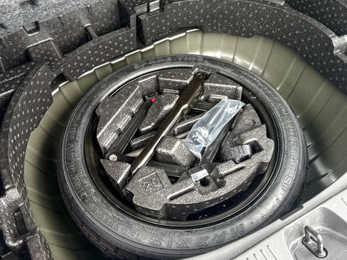 Certified 2022 Chevrolet Trax LT w/ Midnight Edition image 15