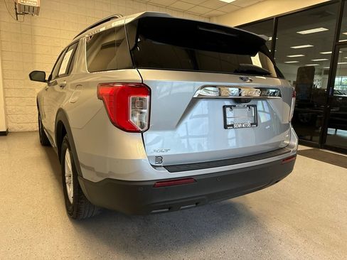 Used 2023 Ford Explorer XLT AWD/4WD image 40