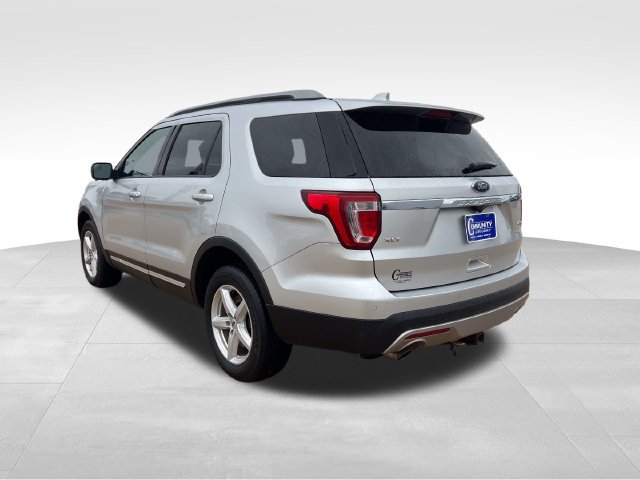 Used 2017 Ford Explorer XLT AWD/4WD image 4