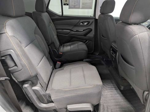Used 2021 Chevrolet Traverse LT image 40