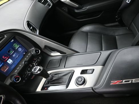 Used 2016 Chevrolet Corvette Z06 w/ Z07 Performance Package image 17