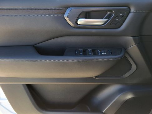 New 2026 Nissan Armada SL w/ Captain's Chari Seat Package image 18