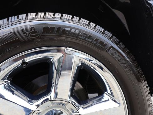 Used 2012 Chevrolet Suburban LTZ RWD image 31