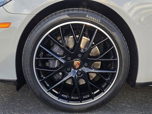 Used 2023 Porsche Panamera Platinum Edition image 9
