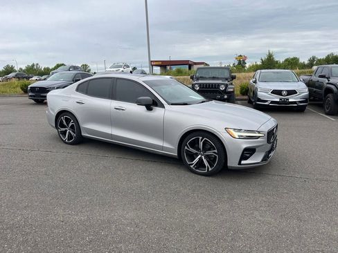 Used 2024 Volvo S60 B5 Core AWD/4WD image 2