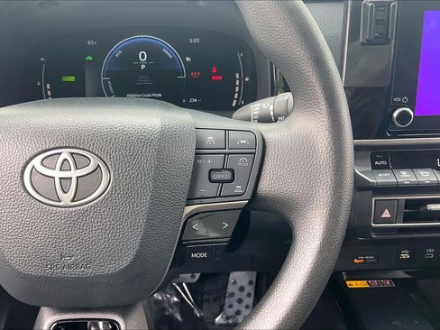 Used 2025 Toyota Camry LE w/ Convenience Package image 24