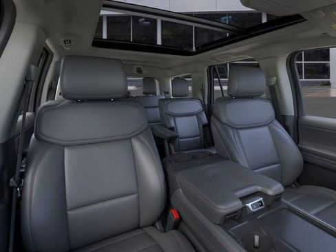 New 2025 Ford Expedition Active image 10