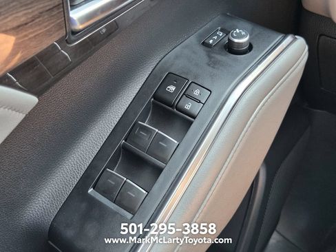 Used 2023 Toyota Highlander Limited FWD image 27