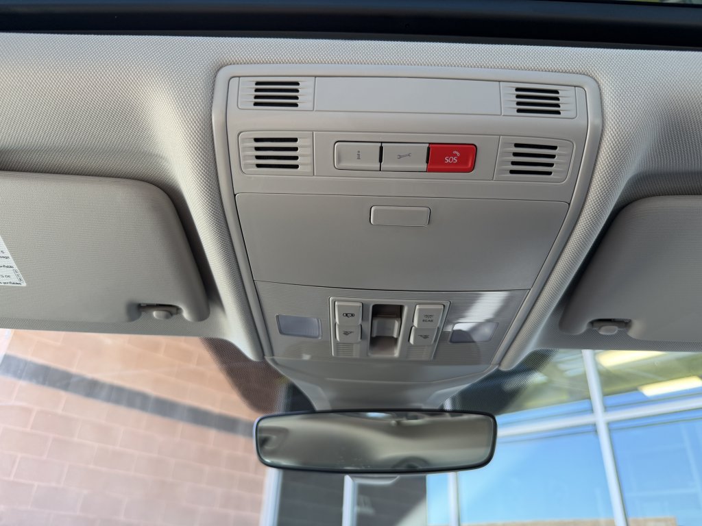 Used 2025 Volkswagen Jetta SE w/ Sunroof Package FWD image 24