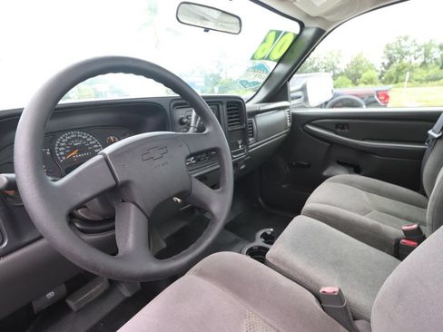 Used 2006 Chevrolet Silverado 2500 W/T RWD image 2