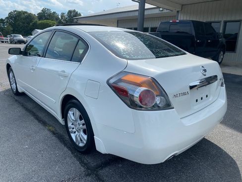 Used 2010 Nissan Altima 2.5 S w/ Convenience Plus Pkg FWD image 3