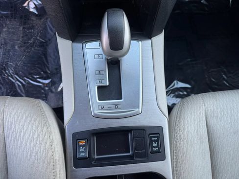 Used 2011 Subaru Outback 2.5i Premium AWD/4WD image 16