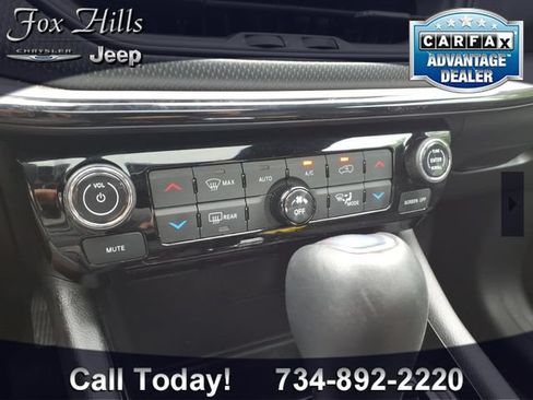 Used 2025 Jeep Compass Trailhawk w/ Sun & Sound Group AWD/4WD image 23