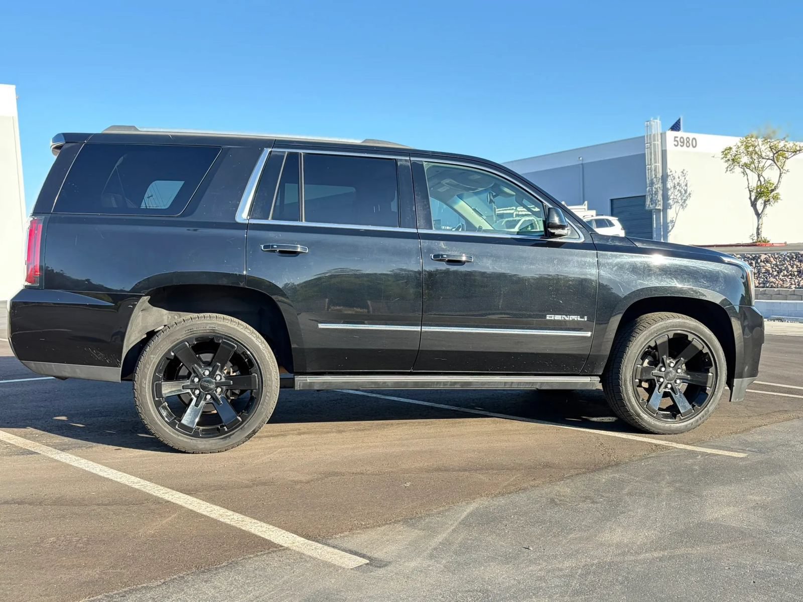 Used 2017 GMC Yukon Denali w/ Open Road Package RWD image 12