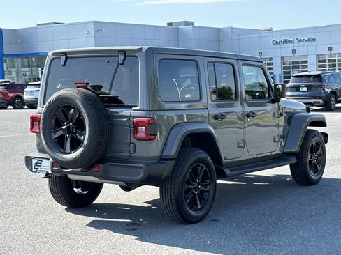 Used 2022 Jeep Wrangler Unlimited Sahara AWD/4WD image 25