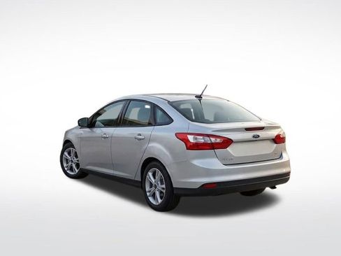Used 2013 Ford Focus SE w/ SE Winter Pkg FWD image 2