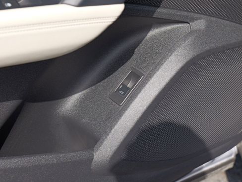 Used 2025 Audi Q5 Premium Plus w/ Premium Plus image 25