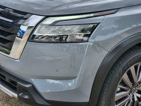 Used 2023 Nissan Pathfinder SL w/ SL Premium Package image 29