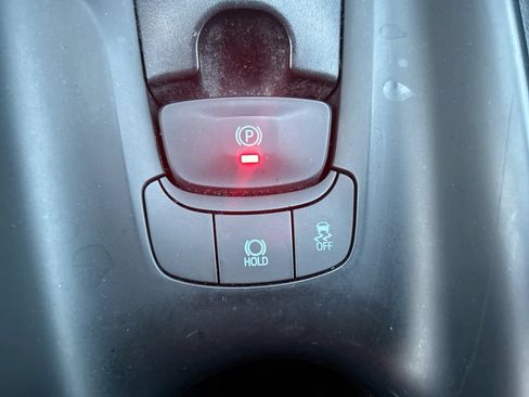 Used 2018 Toyota C-HR XLE FWD image 31